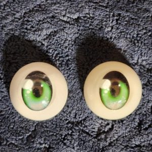Irokebijin Large Solid Green Eyes